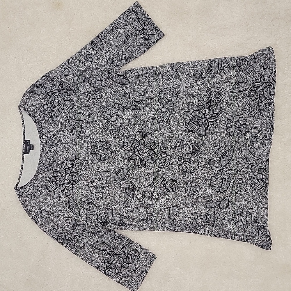 J. Jill wearever collection black & white floral print, quarter sleeve blouse